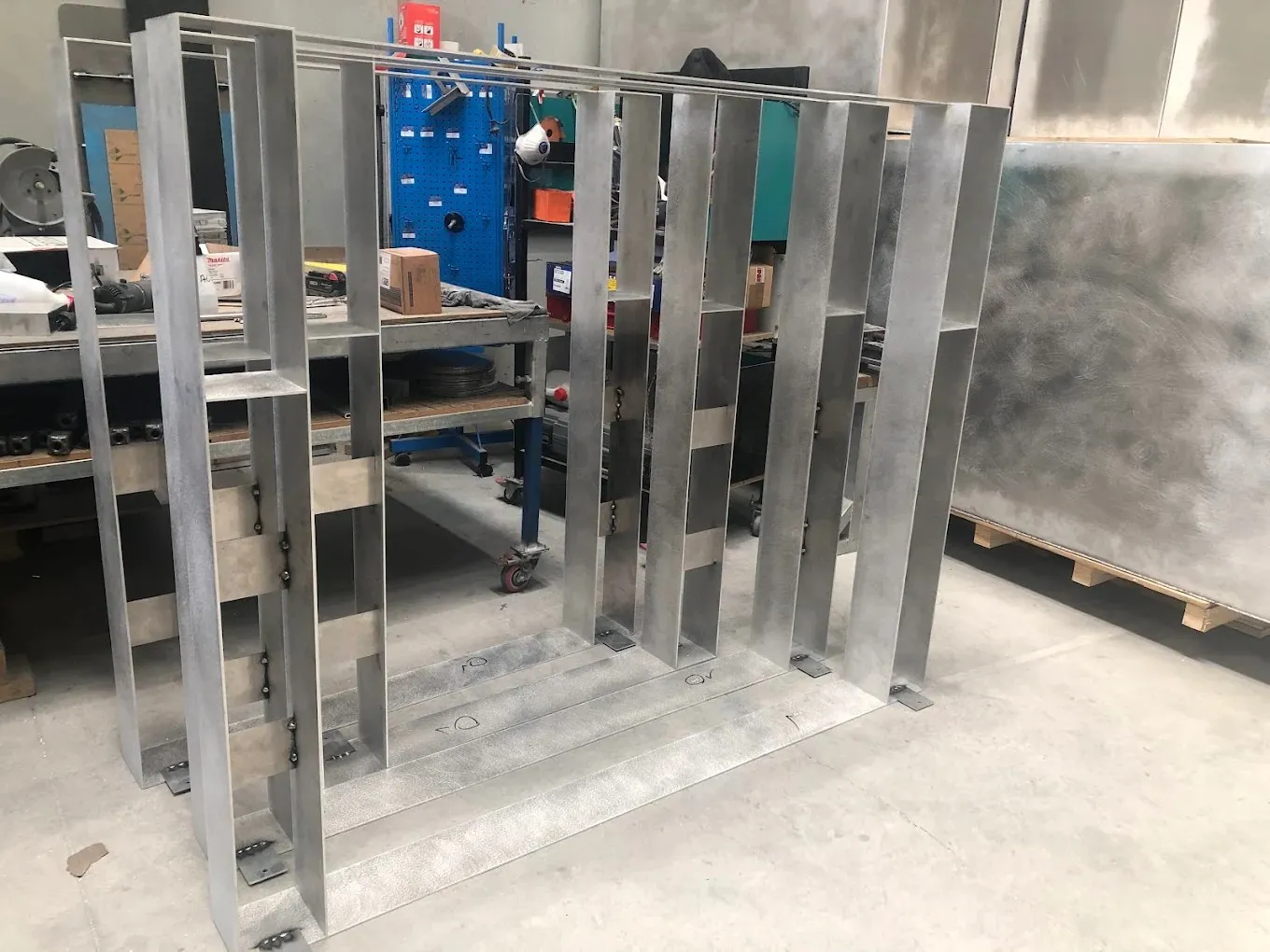Aluminium shower niches